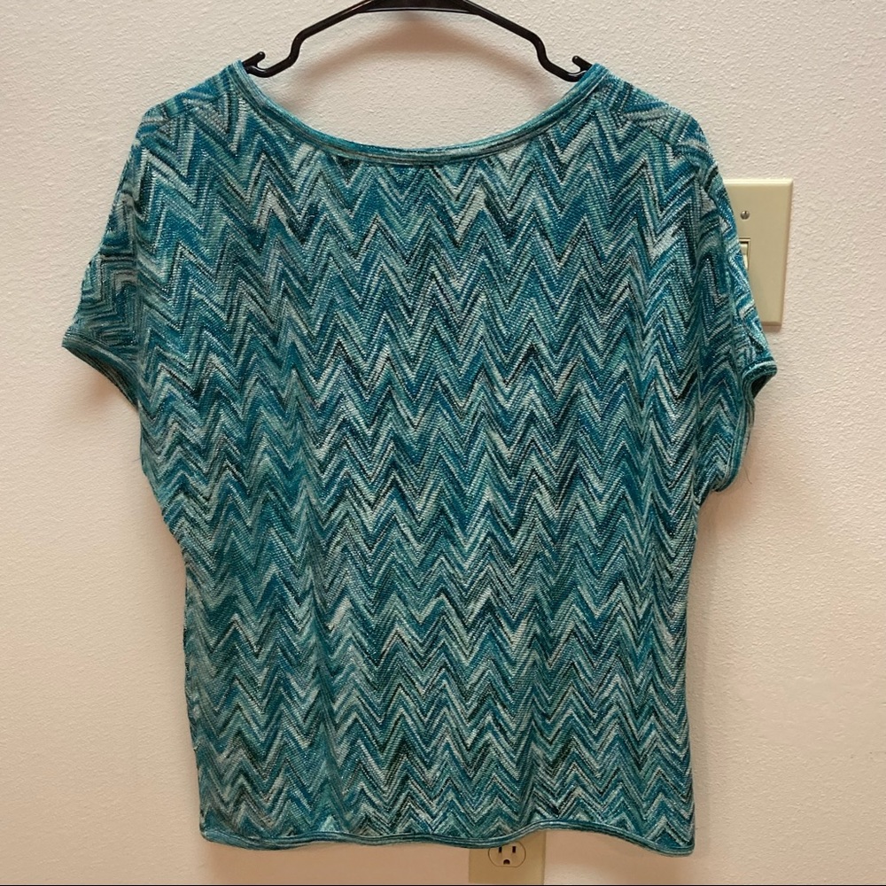 Dana Buchman Chevron Design Top - Picture 4 of 4